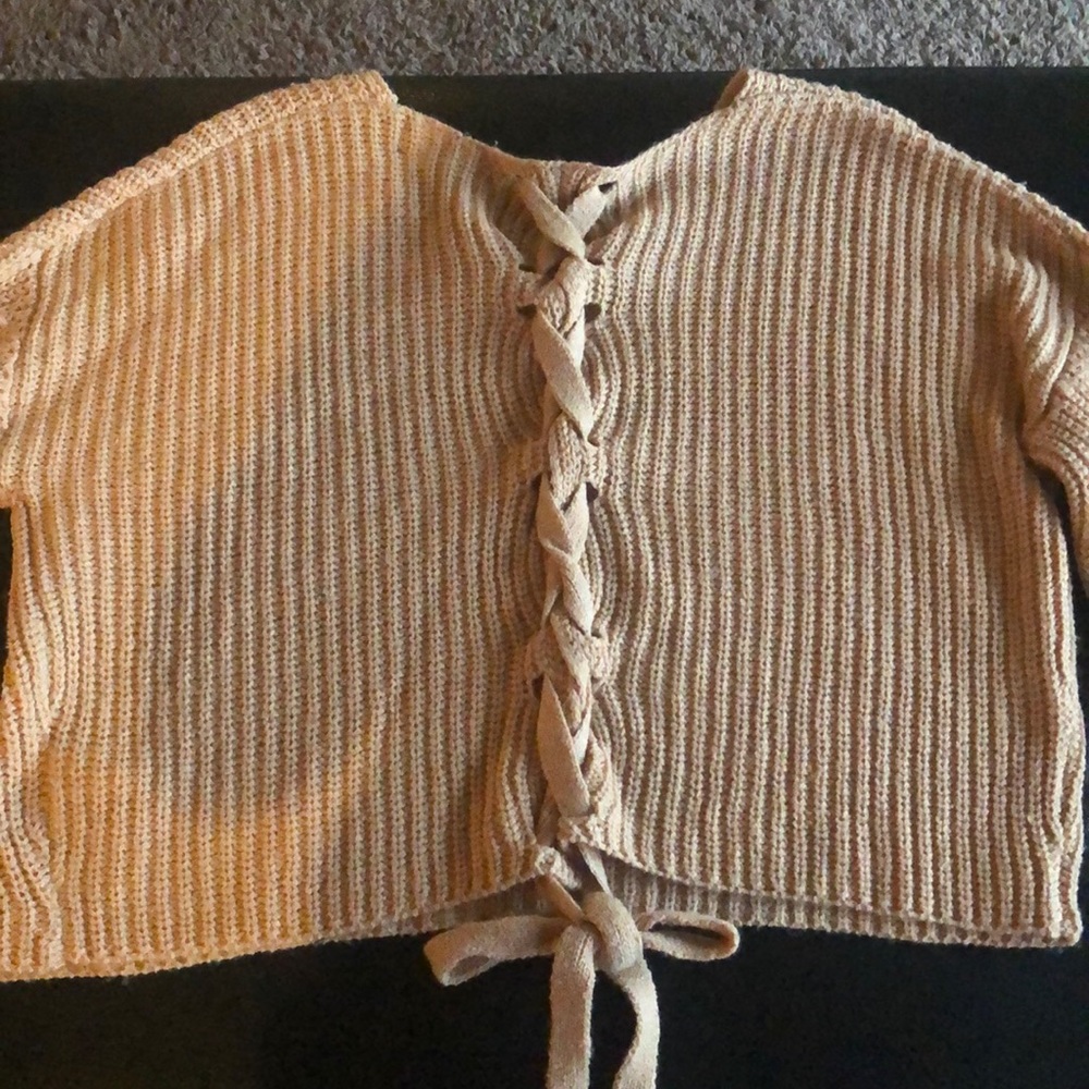 FOREVER 21 cropped bow in back sweater